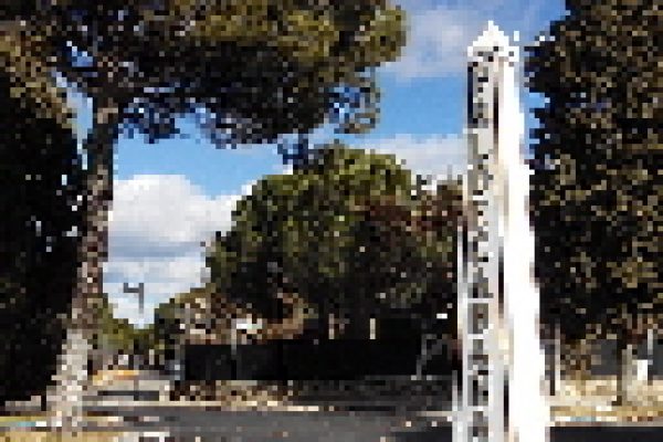 Construcción de dos (2) totem de senalización en urbanización de Boadilla del Monte (Madrid)