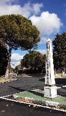 Construcción de dos (2) totem de senalización en urbanización de Boadilla del Monte (Madrid)