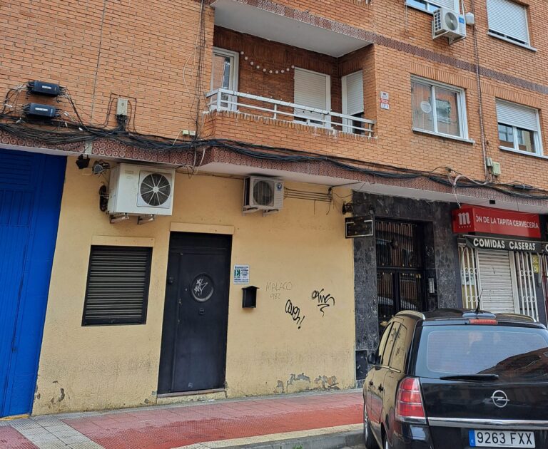 Cambio de uso de local comercial a vivienda en Parla (Madrid)      -EN EJECUCIÓN-