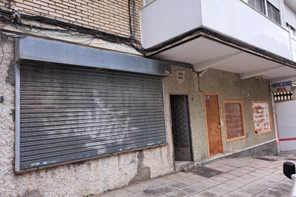 Cambio de uso de local comercial a dos viviendas en Parla (Madrid)       -EN EJECUCIÓN-
